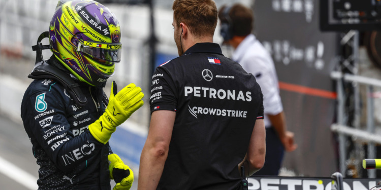 Hamilton: “Está a ser cada vez mais agradável pilotar este carro”