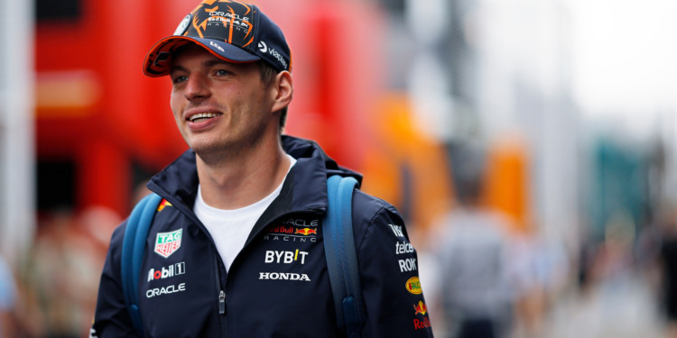 Verstappen rejeita responsabilidade pelo facto de Silverstone ainda não ter esgotado, Hamilton critica preços praticados pelo promotor