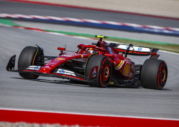 Sainz explica desempenho da Ferrari: “Ainda temos porpoising nas curvas de alta velocidade”