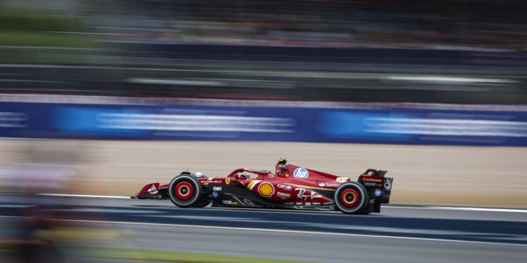 Sainz diz que a McLaren está “num patamar diferente” em Silverstone
