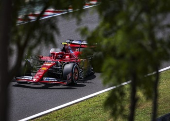 Sainz na frente no primeiro treino livre em Budapeste