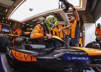 McLaren decidirá durante a pausa de verão se dará prioridade a Norris