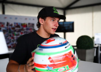 Oficial: Kimi Antonelli estreia-se na Fórmula 1 com a Mercedes em 2025