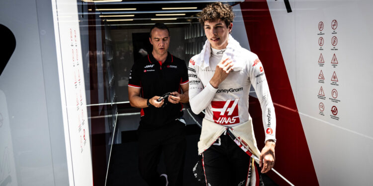 Oficial: Bearman substitui Magnussen em Baku