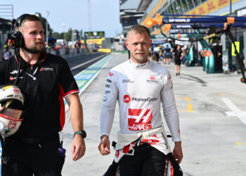 Oficial: Magnussen banido da Fórmula 1 por uma corrida
