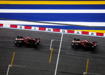 Leclerc espera que a consistência mantenha a Ferrari na luta dos construtores 