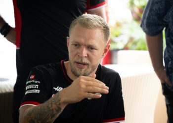 Magnussen pede à FIA que confie nos pilotos: “Estão a punir coisas ridículas”