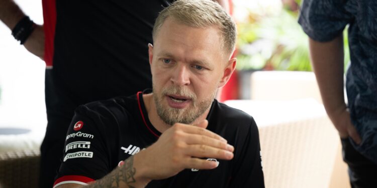 Magnussen pede à FIA que confie nos pilotos: “Estão a punir coisas ridículas”