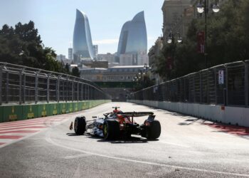 FIA obriga McLaren a adaptar a asa traseira utilizada em Baku
