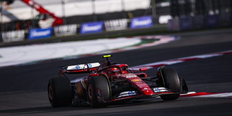 Sainz foi o mais rápido, Russell bateu forte e Verstappen não marcou um tempo na segunda sessão