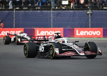 Komatsu elogia prestação “inacreditável” de Magnussen após sétimo lugar no México