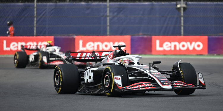 Komatsu elogia prestação “inacreditável” de Magnussen após sétimo lugar no México