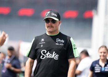 Bottas espera chegar a acordo com a Sauber, mas não descarta regresso à família Mercedes