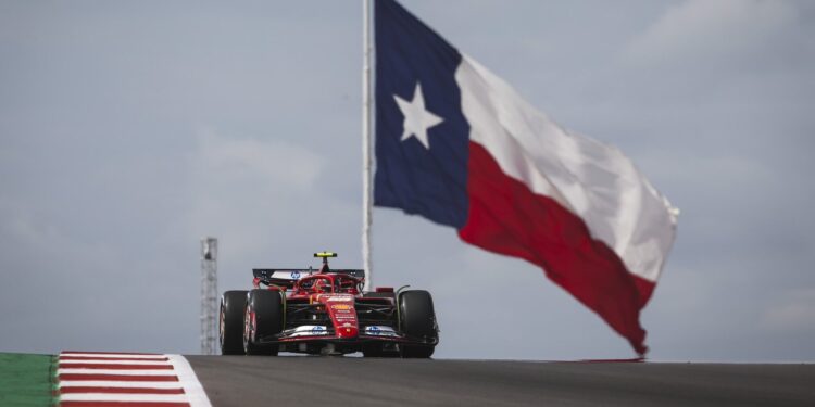 Sainz lidera dobradinha da Ferrari no treino livre em Austin