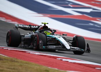 Hamilton diz que o 19° lugar é “desmoralizante” e pede para arrancar das boxes 