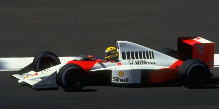 Hamilton homenageia Senna com demonstração diante do público brasileiro 
