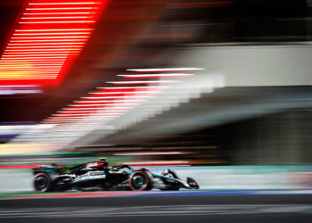 Hamilton de novo no topo na segunda sessão em Las Vegas