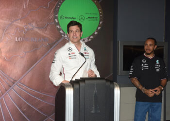 Sainz Sr. informou Wolff da saída de Hamilton para a Ferrari