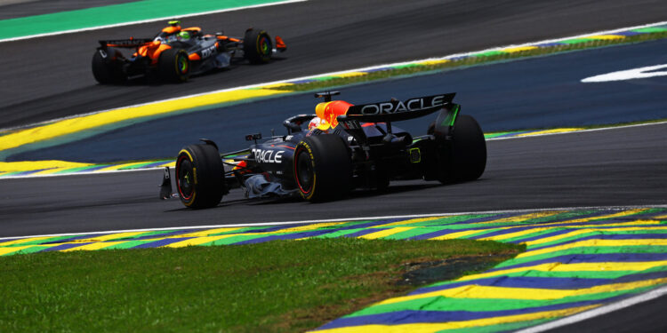 Verstappen é penalizado e cai para quarto na corrida sprint