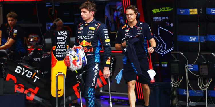 Verstappen critica demora no aparecimento da bandeira vermelha: “É ridículo”