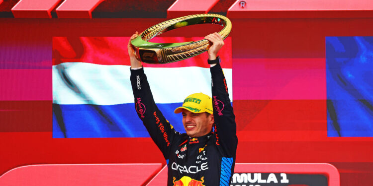Verstappen: “As minhas emoções foram de quase tentar destruir a garagem até ganhar a corrida”