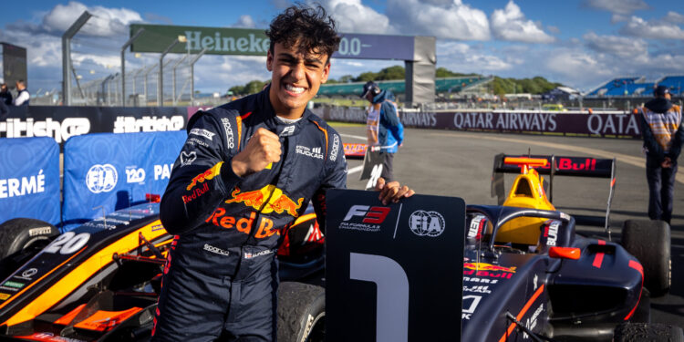 Red Bull prepara Lindblad: “É o próximo que parece realmente promissor”