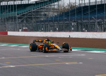 McLaren torna-se a primeira equipa a mostrar o seu carro de 2025