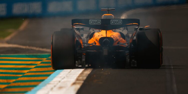 Russell e a vantagem da McLaren: “Podem parar o desenvolvimento e focar-se em 2026”