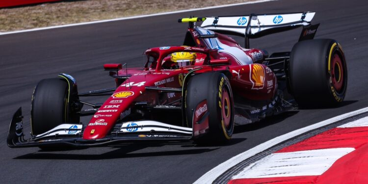 Hamilton bate Verstappen e conquista a pole para a sprint em Xangai