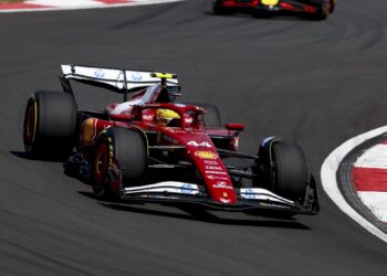 Hamilton também é desclassificado em Xangai 