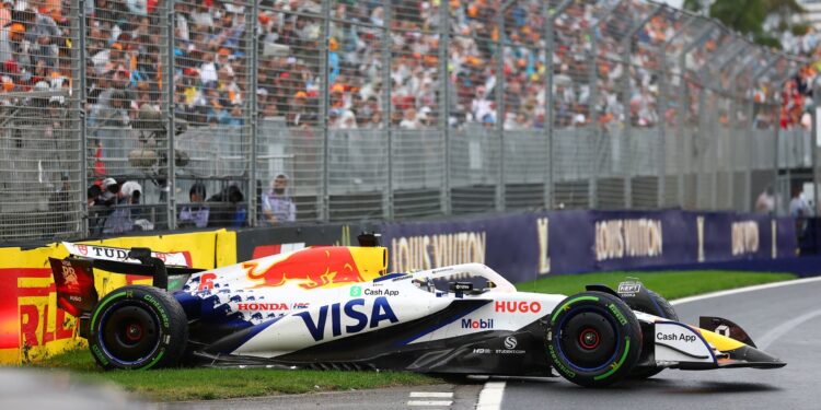 Hadjar “embaraçado” e “de coração partido” após acidente na volta de formação