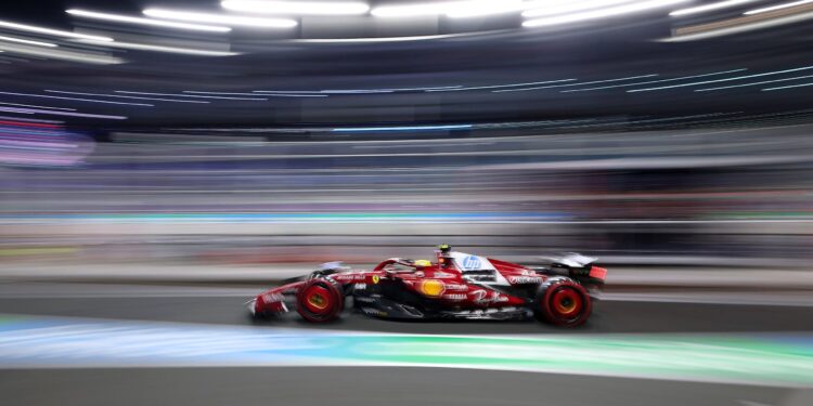 Hamilton: “Tem sido muito difícil criar laços com o carro em qualificação, mas não vou desistir”