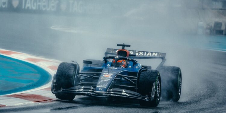 Albon é penalizado e perde o quarto lugar na corrida sprint