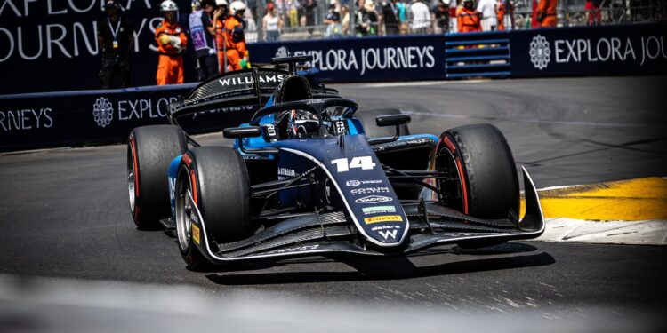 Victor Martins estreia-se em sessões da Fórmula 1 em Barcelona