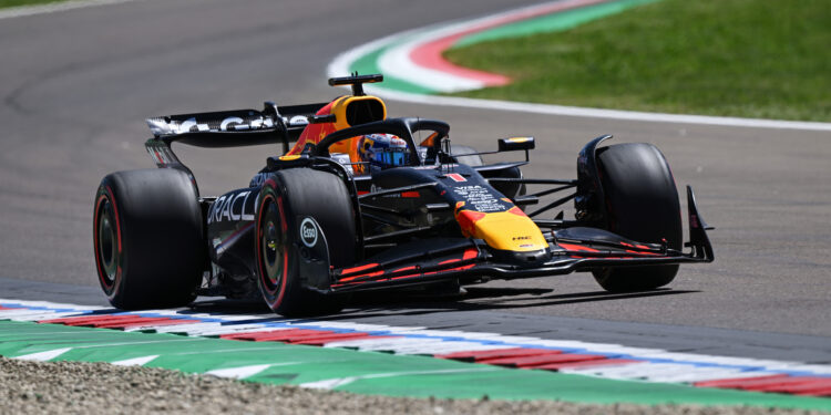 Verstappen pouco confiante em Imola: “Temos mesmo muito trabalho a fazer”