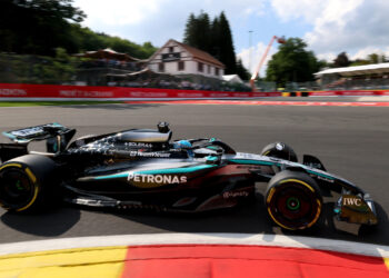 Russell: “Precisamos de perceber porque é que perdemos tanto ritmo nas últimas corridas”