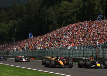 Verstappen ultrapassa Piastri e vence a sprint do Grande Prémio da Bélgica