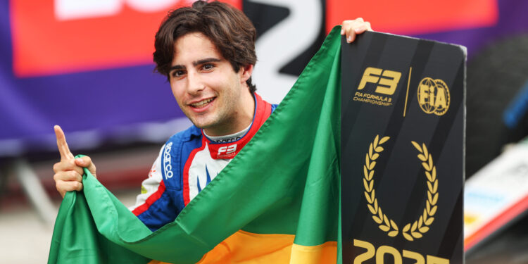 Rafael Câmara conquista o título da Fórmula 3 após vencer pela quarta vez em 2025