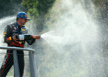 Verstappen domina e regressa às vitórias em Monza