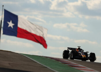 Verstappen bate Norris e faz a pole na qualificação sprint em Austin