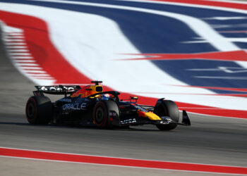 Verstappen de novo na pole, Piastri apenas sexto em Austin