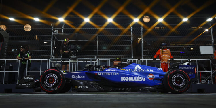 Albon e Sainz desclassificados da qualificação do Grande Prémio de Singapura