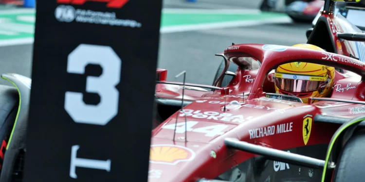 Hamilton promete agressividade no arranque após melhor qualificação com a Ferrari