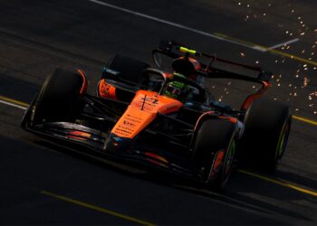 Norris na pole para a corrida sprint em Interlagos, Piastri terceiro e Verstappen sexto