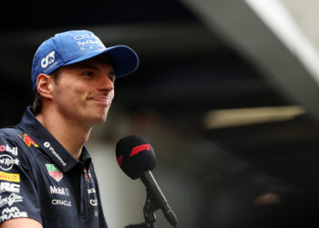 Verstappen: “Para mim, não há pressão. O facto de ainda estarmos a falar no título já é notável”