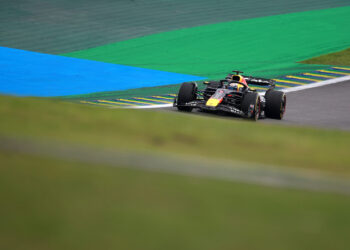 Verstappen arranca da via das boxes em Interlagos