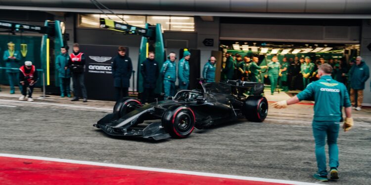 [Fotos+Classificação] Mercedes impressiona e Aston Martin entra em pista no terceiro dia em Barcelona