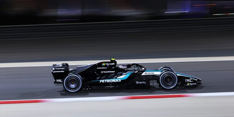 Kimi Antonelli e a Mercedes terminam o teste do Bahrain no topo