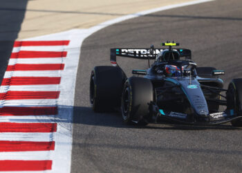 Kimi Antonelli lidera penúltimo dia de testes no Bahrain