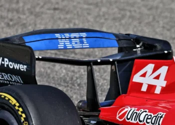 Ferrari estreia asa traseira invertida no teste do Bahrain